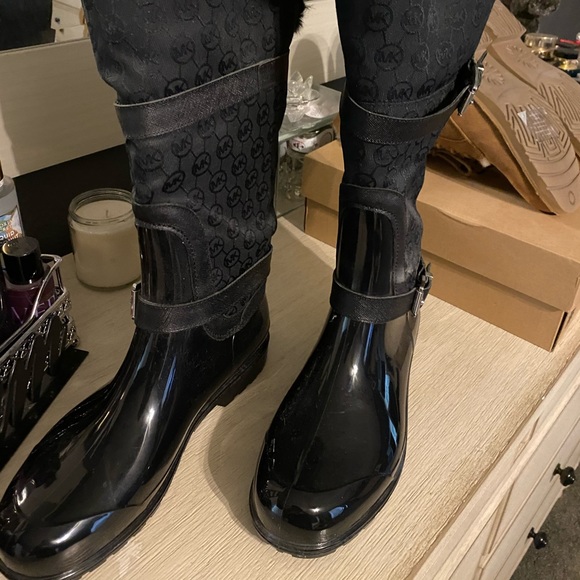 Michael Kors boots - Picture 2 of 2